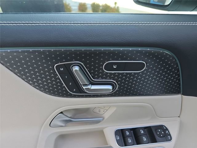 Used 2025 Mercedes-Benz GLB 250 4MATIC image 22