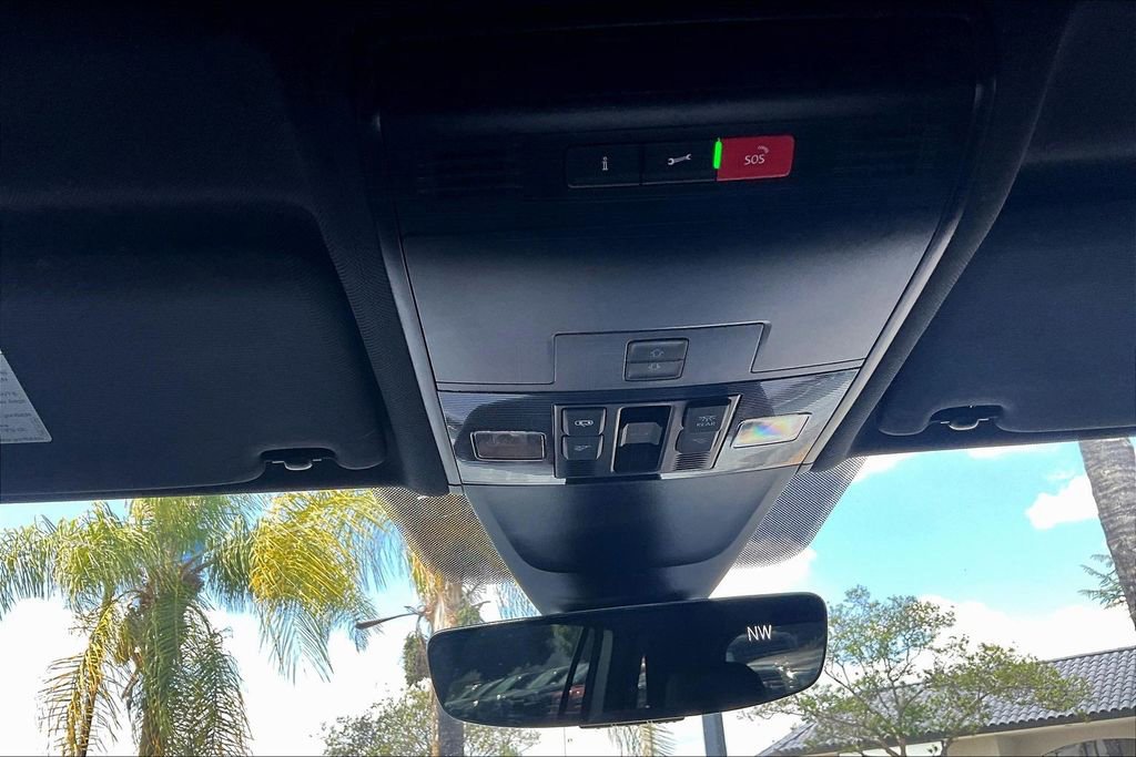 Used 2022 Volkswagen Tiguan SE R-Line image 14