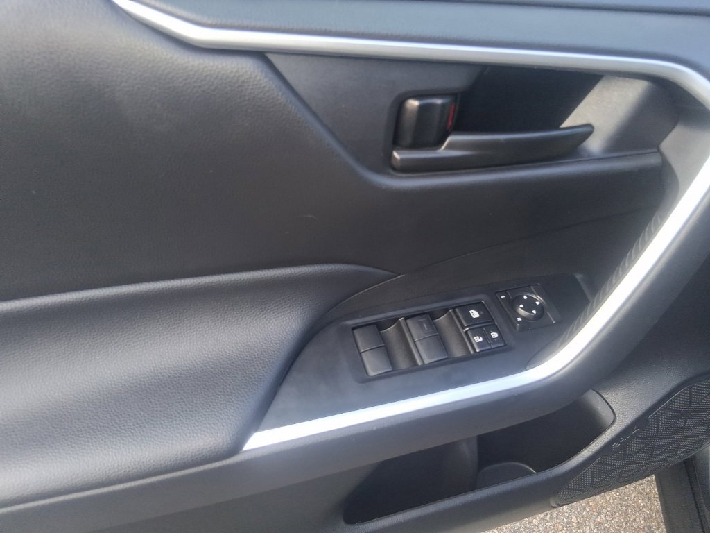 Used 2024 Toyota RAV4 LE AWD/4WD image 7