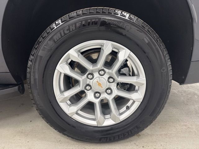 Used 2025 Chevrolet Suburban LT AWD/4WD image 38