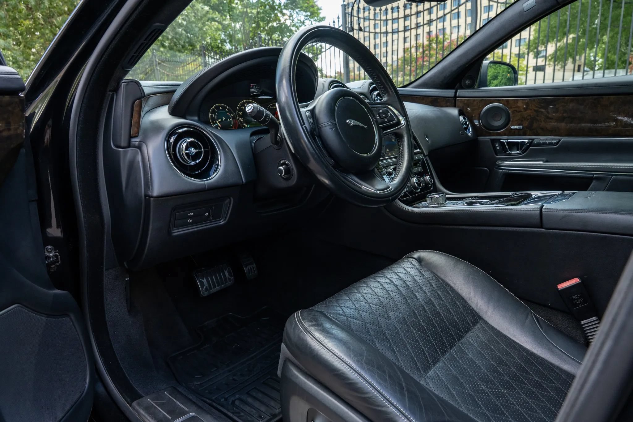 Used 2019 Jaguar XJ L Supercharged RWD image 10
