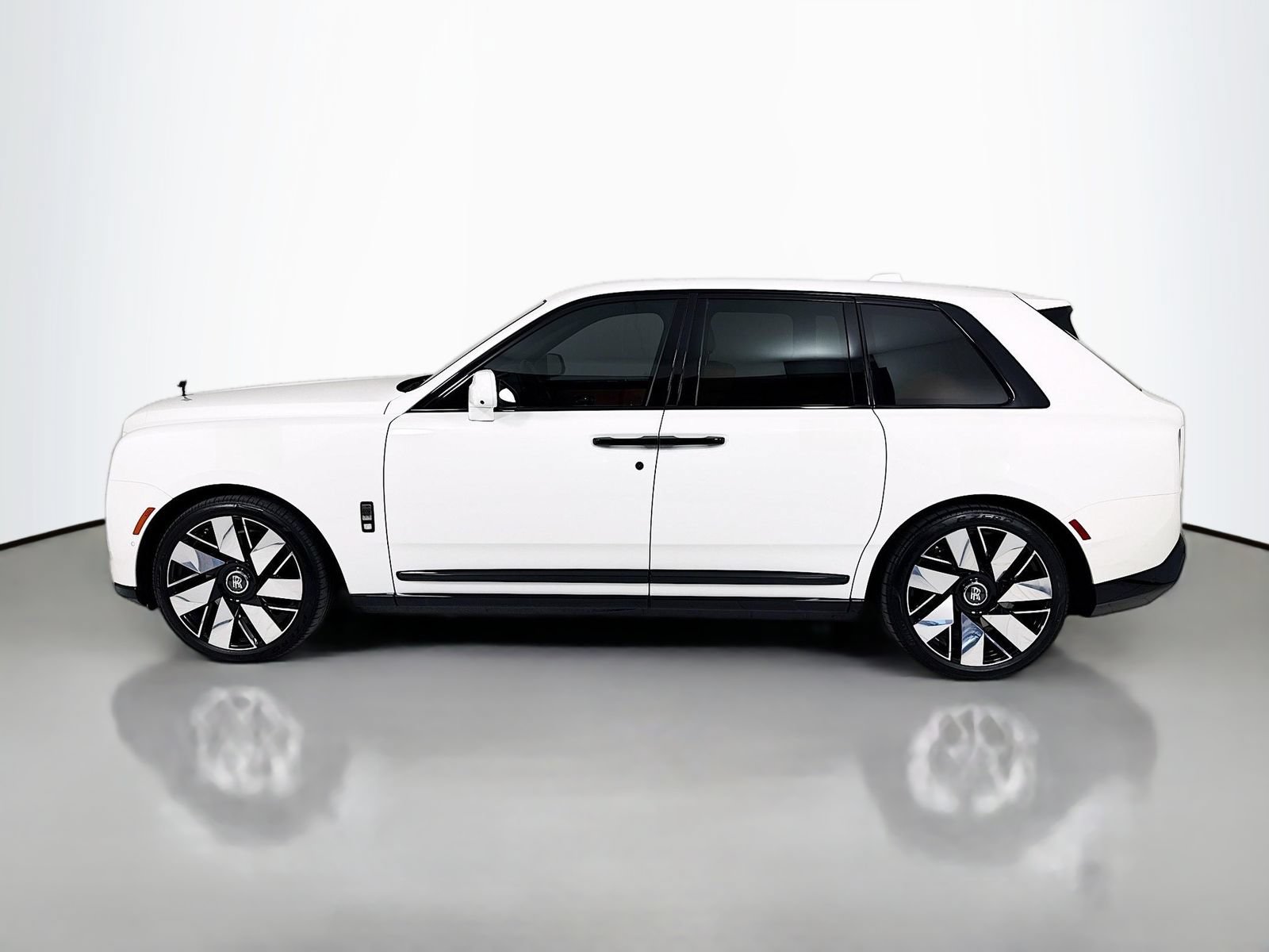 Certified 2025 Rolls-Royce Cullinan AWD/4WD image 5