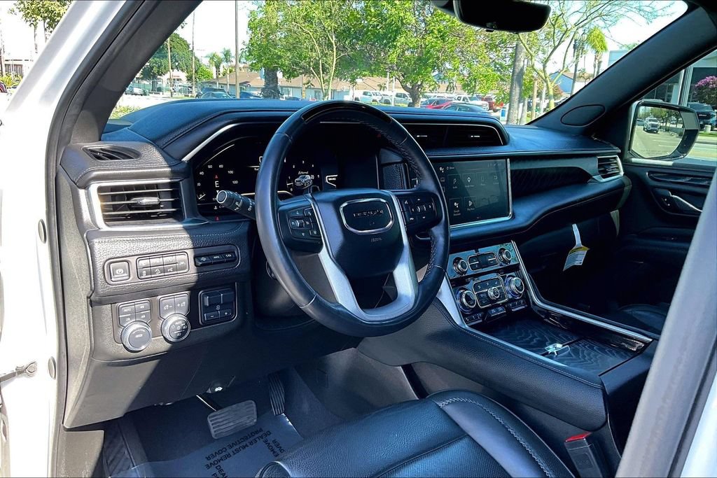 Used 2024 GMC Yukon Denali w/ Advanced Technology Package AWD/4WD image 16