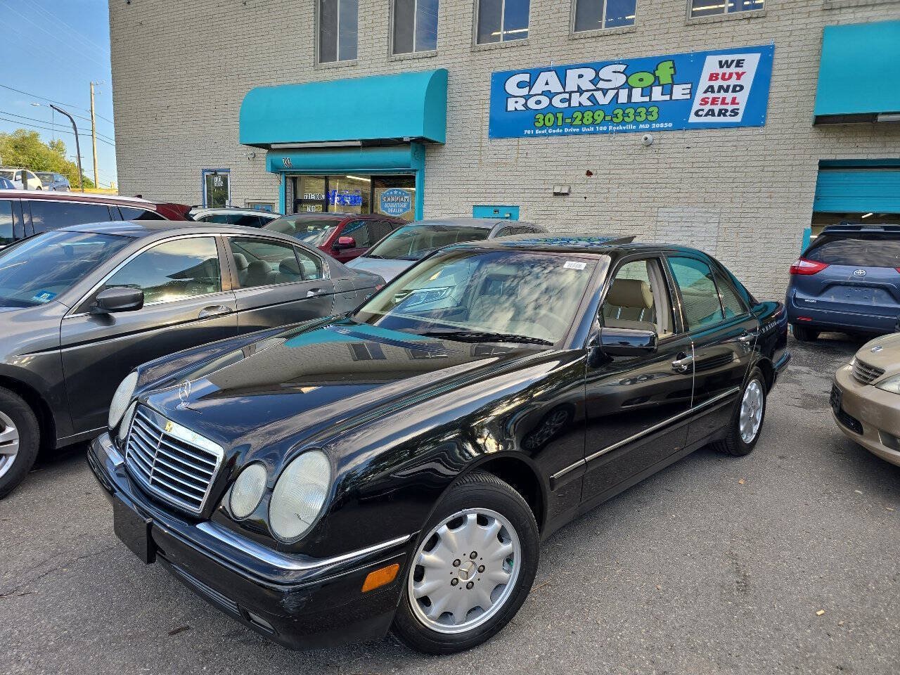 Used 1999 Mercedes-Benz E 320 4MATIC Sedan image 3