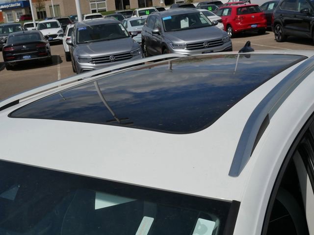 Used 2025 Volkswagen Taos SE AWD/4WD image 11