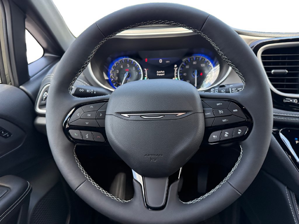 New 2027 Chrysler Pacifica Limited AWD/4WD image 12