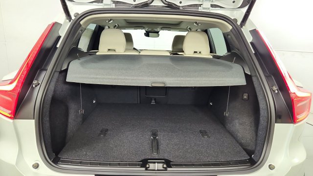 New 2026 Volvo XC40 B5 Plus w/ Protection Package Premier AWD/4WD image 38