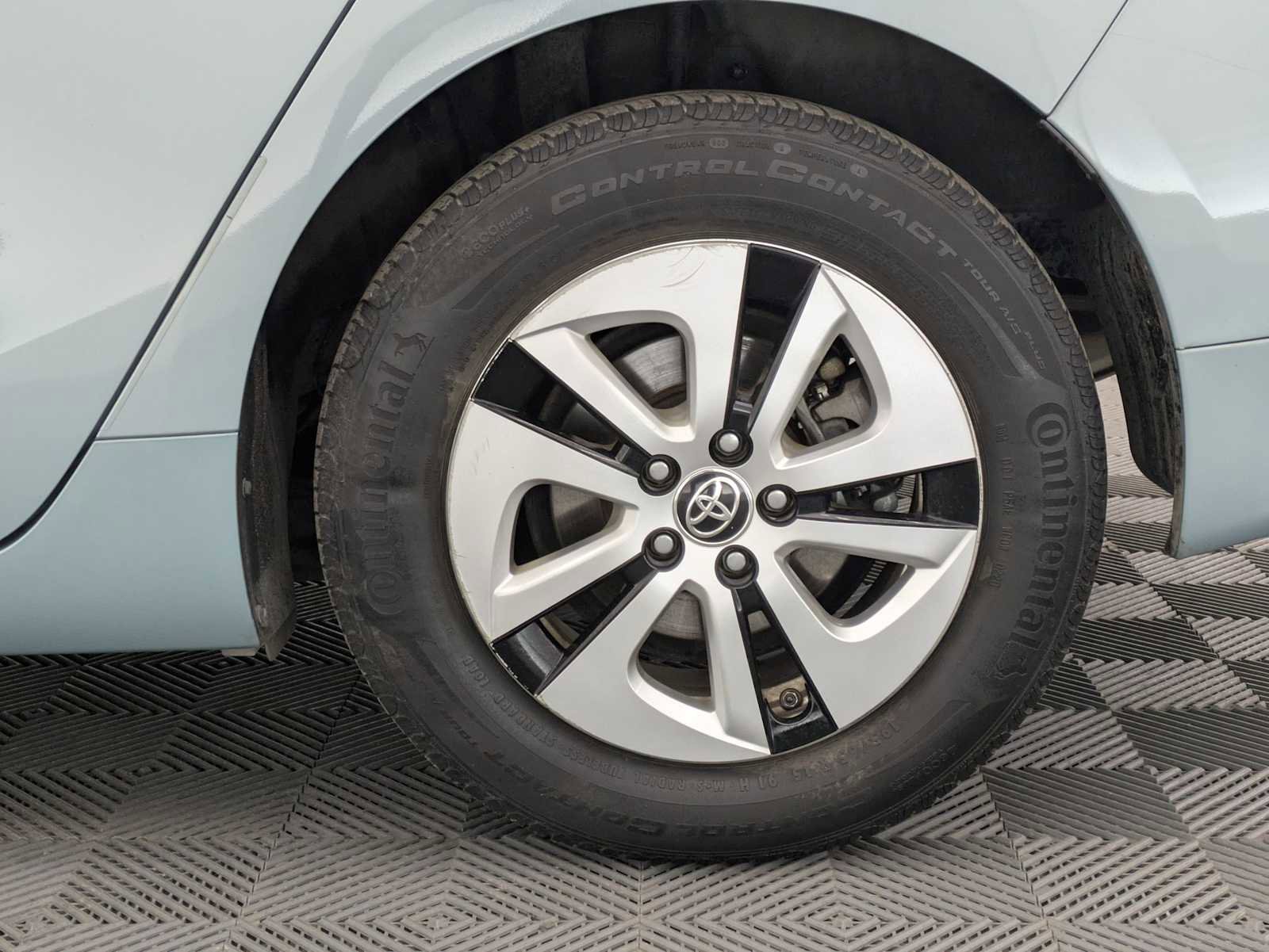 Used 2016 Toyota Prius Four image 14