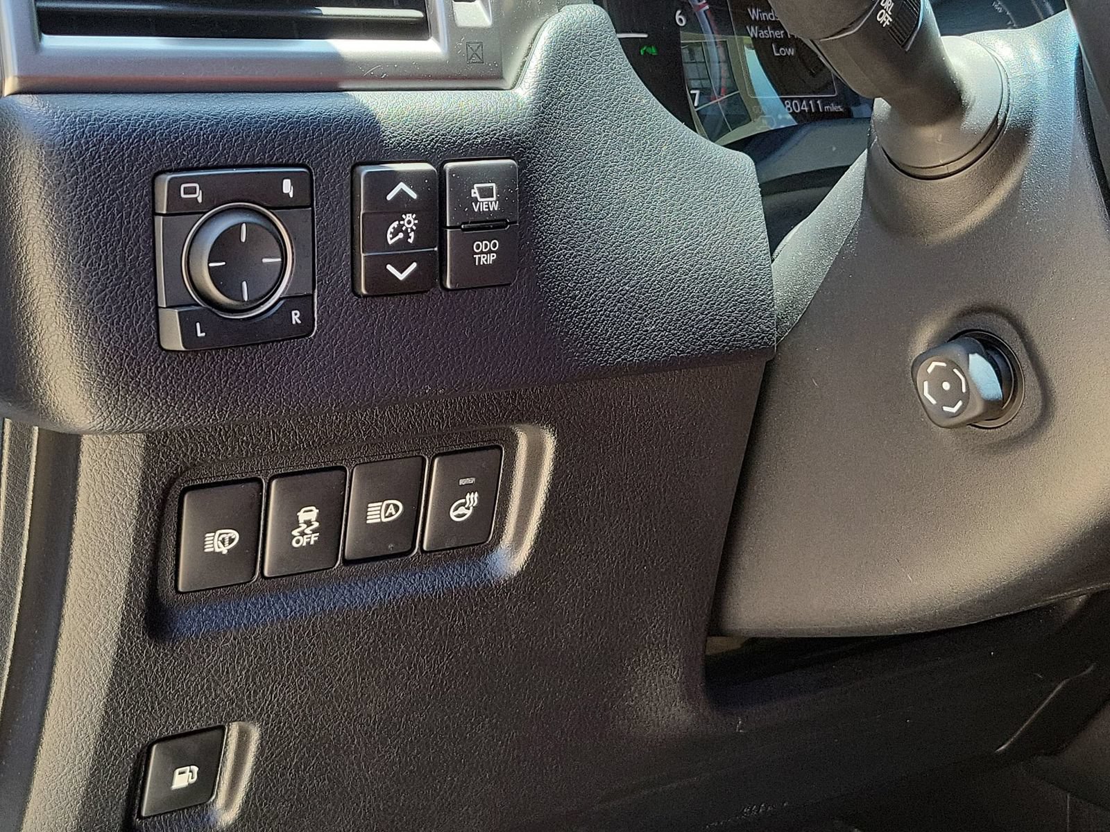 Used 2023 Lexus GX 460 Luxury w/ Accessory Package AWD/4WD image 18