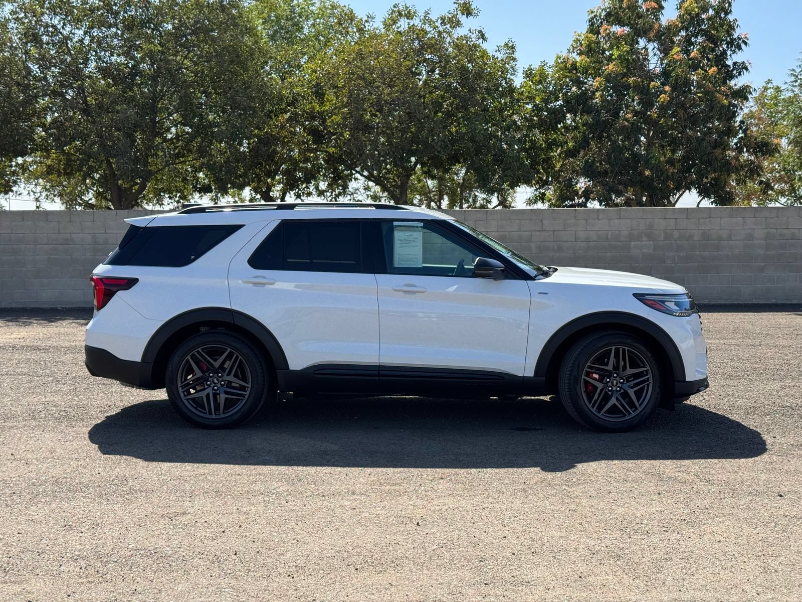 Used 2025 Ford Explorer ST-Line w/ Premium Package RWD image 2