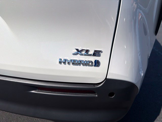 Used 2023 Toyota Sienna XLE w/ XLE Plus Package FWD image 9