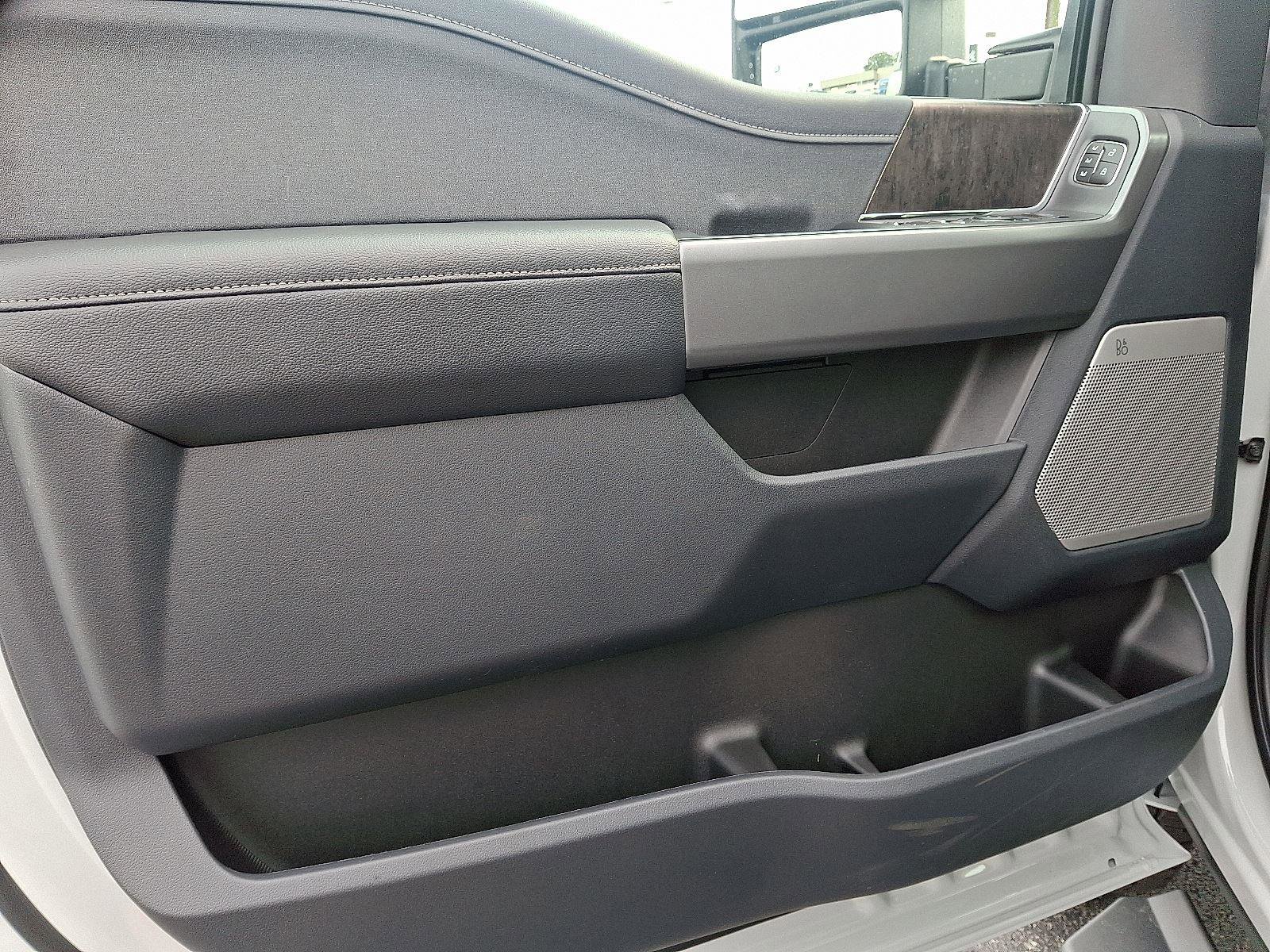 New 2026 Ford F250 Lariat w/ Black Appearance Package image 9
