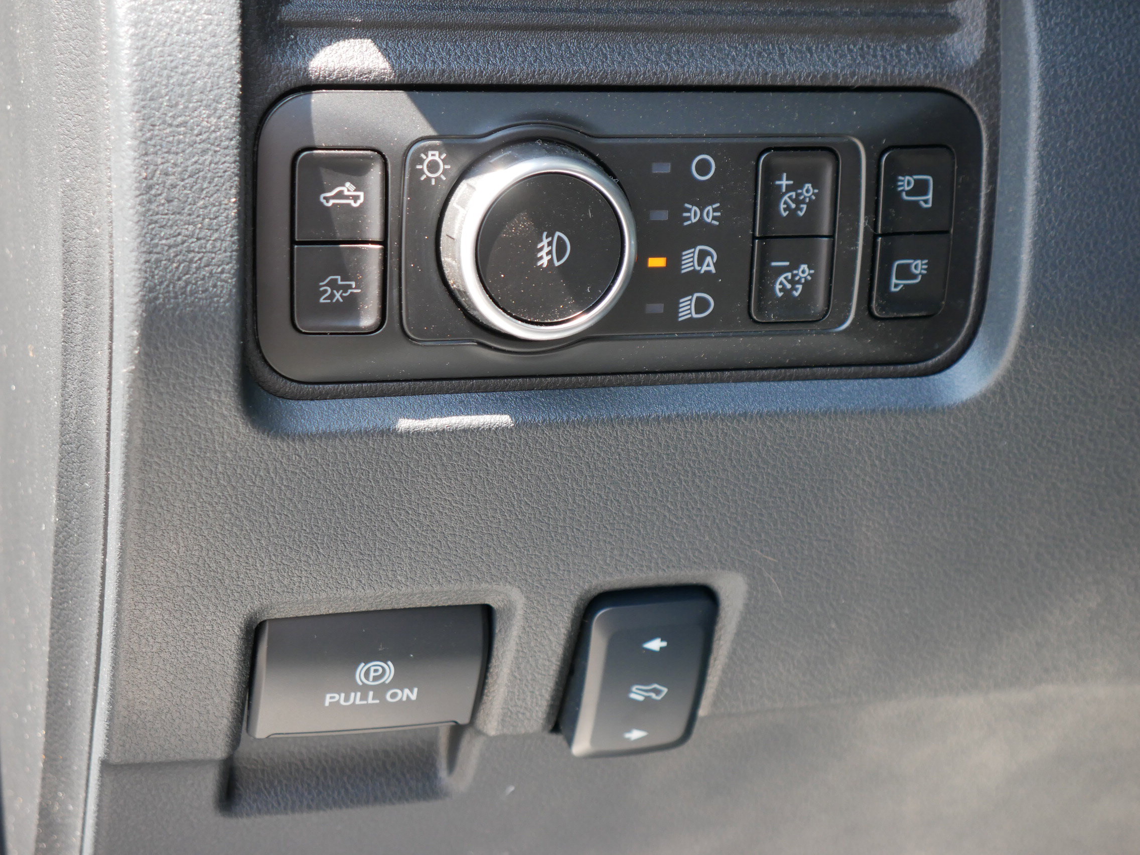 New 2025 Ford F350 Lariat w/ Lariat Ultimate Package image 6