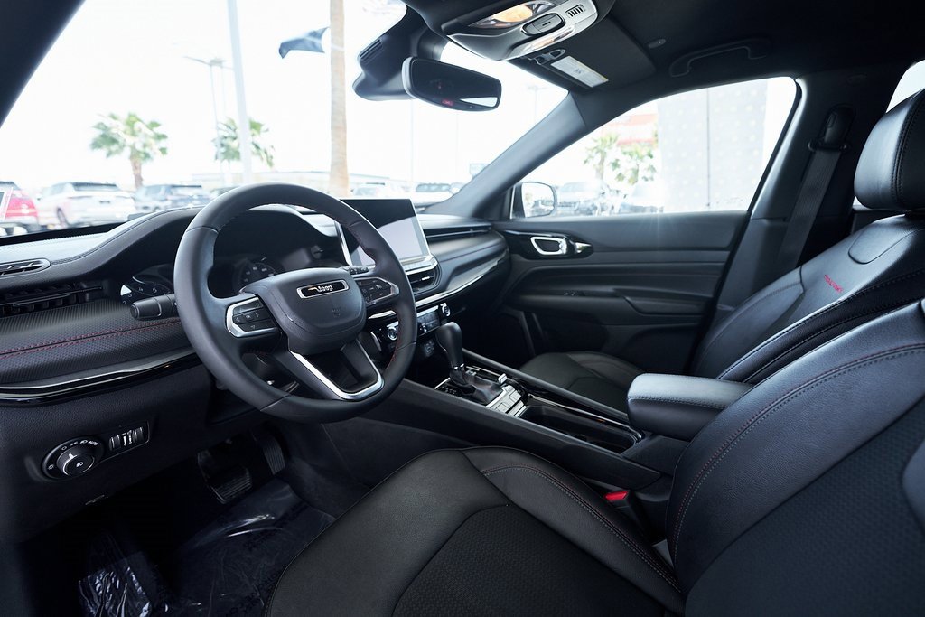 Used 2024 Jeep Compass Trailhawk image 2