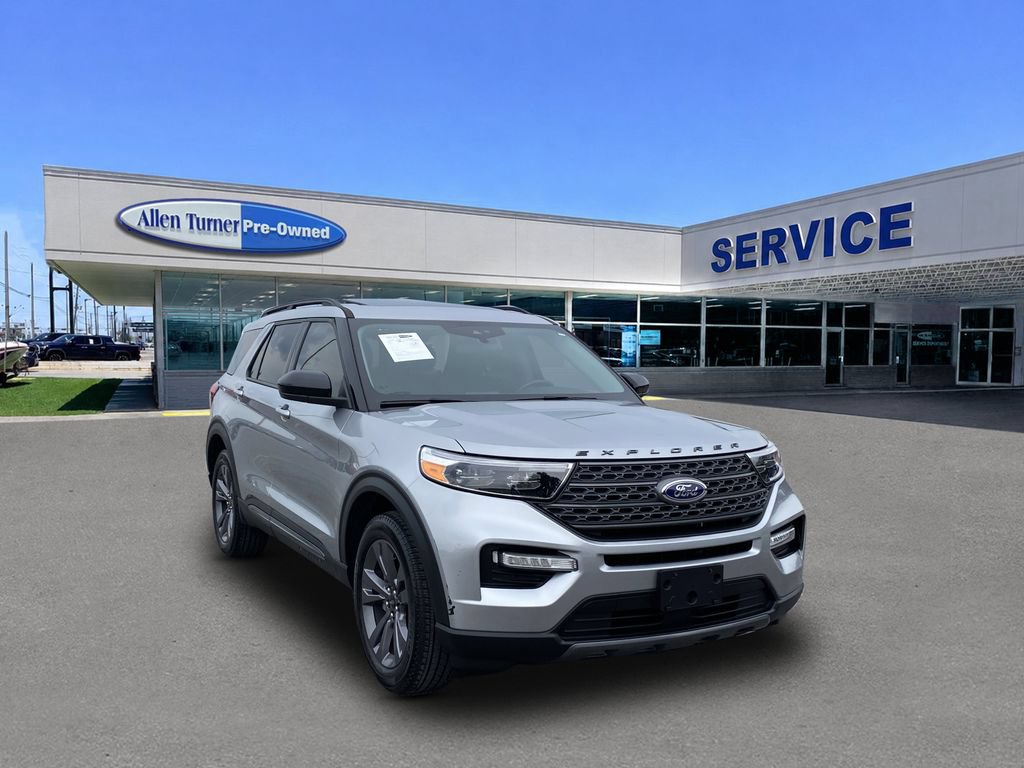 Used 2023 Ford Explorer XLT w/ Equipment Group 202A AWD/4WD image 2