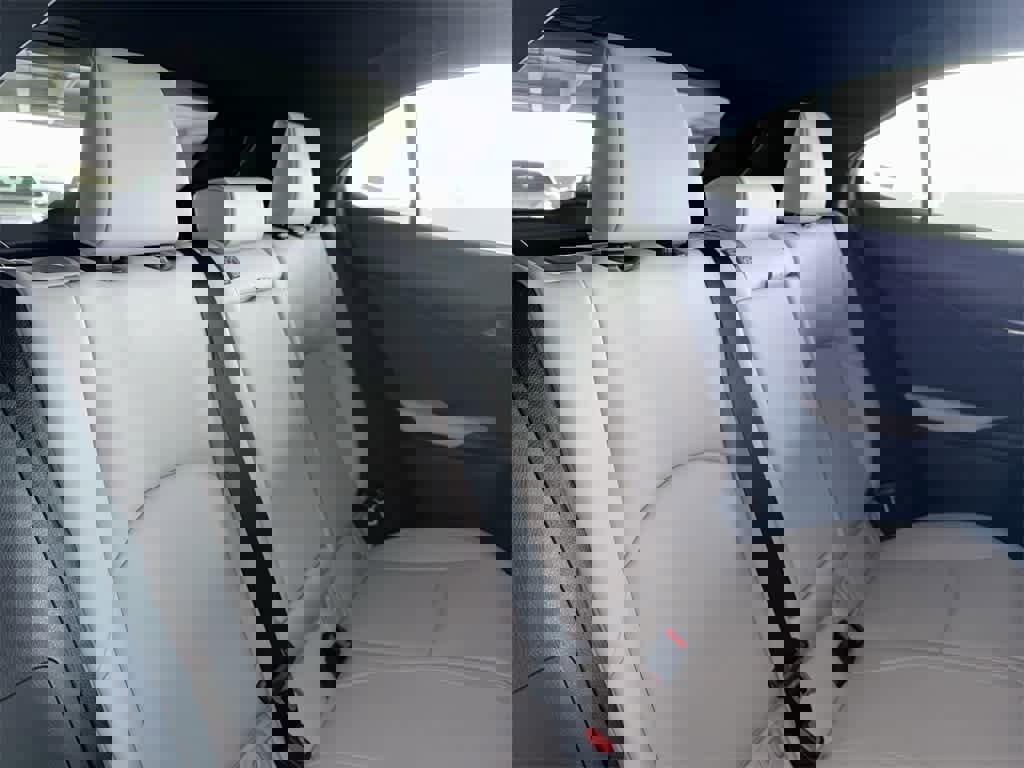 Used 2022 Lexus UX 250h w/ Premium Package image 26