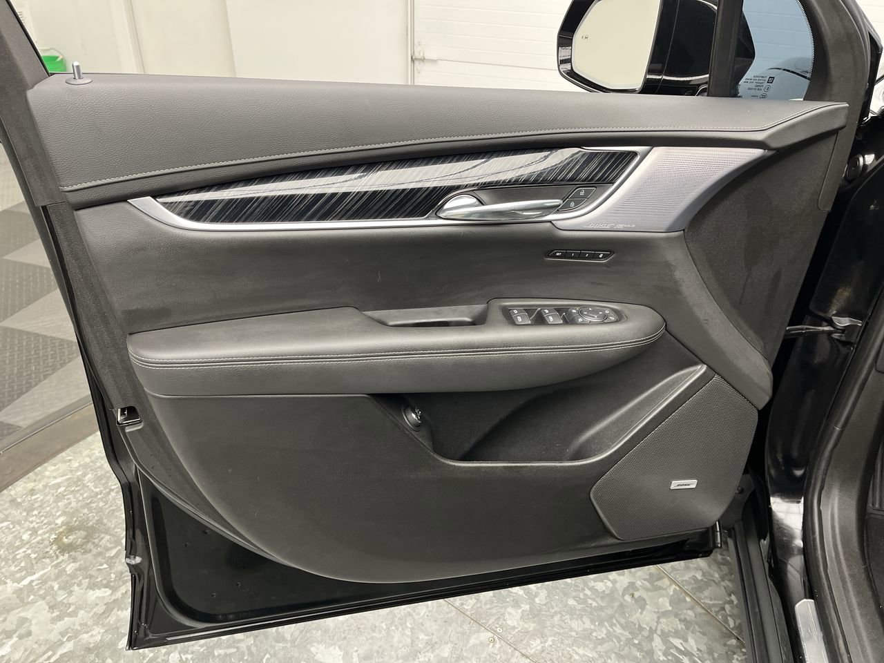 Certified 2025 Cadillac XT6 Premium Luxury image 9