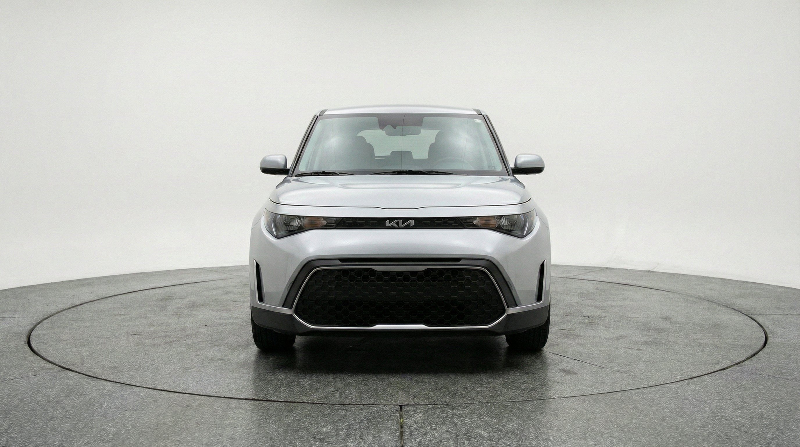 Used 2025 Kia Soul LX w/ LX Technology Package FWD image 2