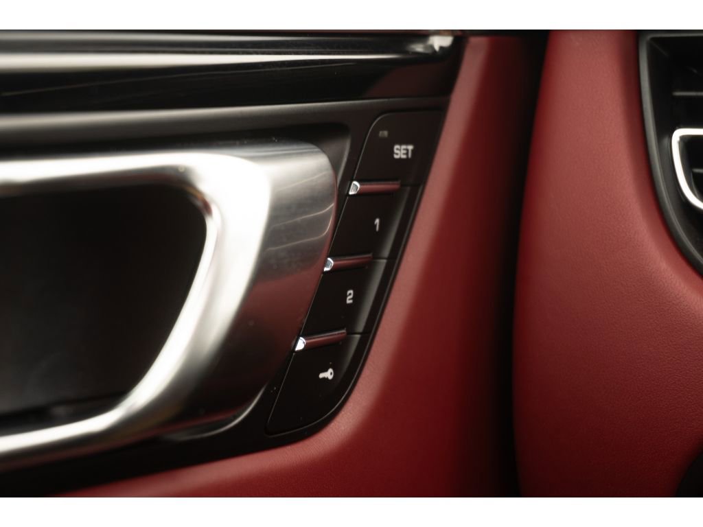 Used 2023 Porsche Macan Turbo AWD/4WD image 33