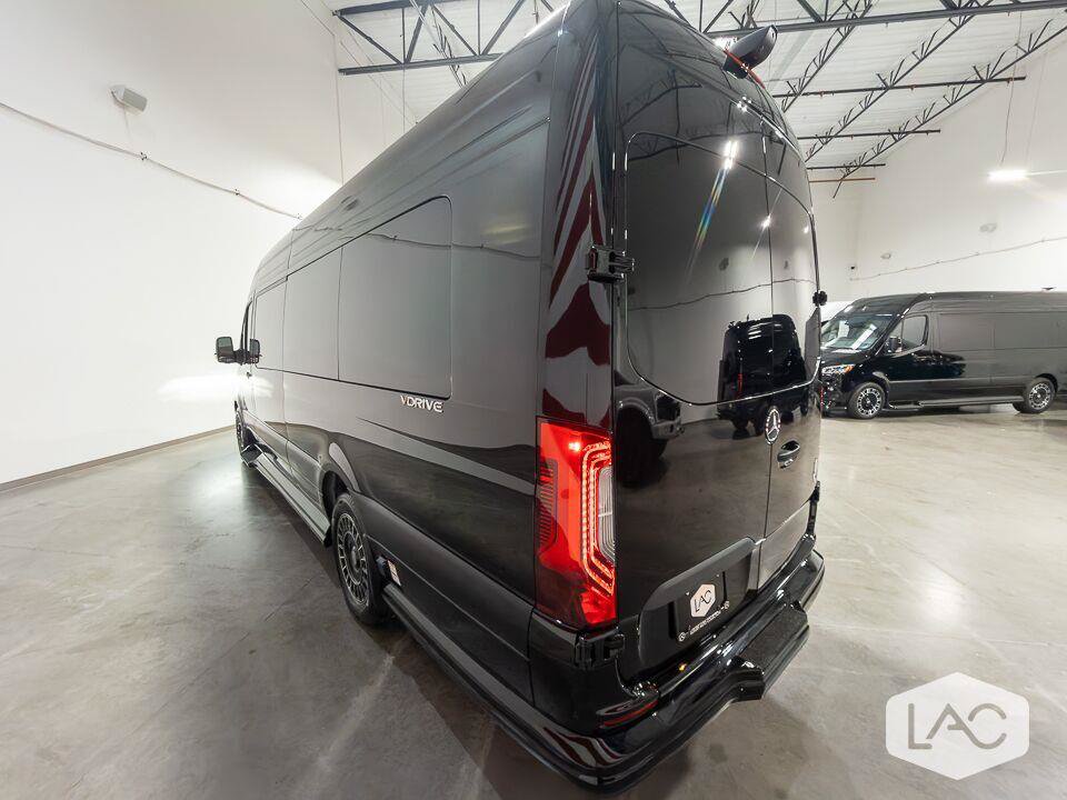 Used 2025 Mercedes-Benz Sprinter 3500 image 11