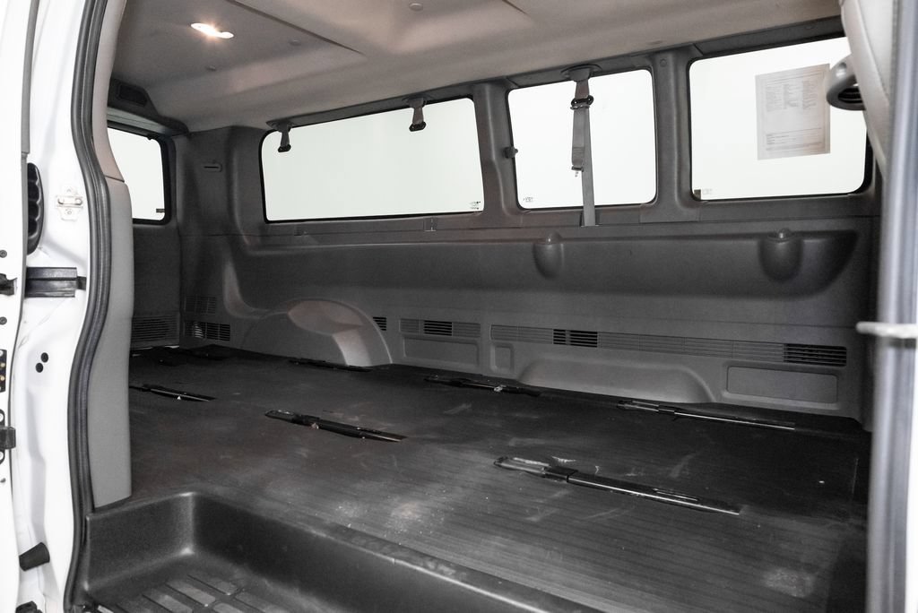 Used 2022 Chevrolet Express 3500 LS RWD image 10