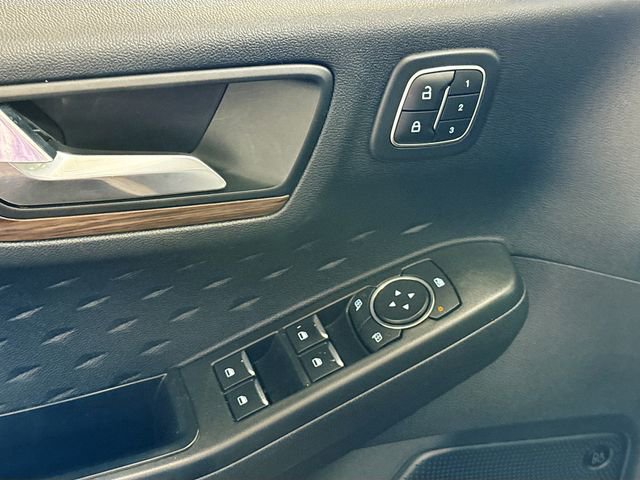 Used 2020 Ford Escape Titanium image 19