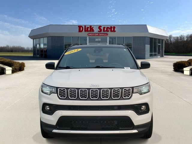 Used 2024 Jeep Compass Limited AWD/4WD image 2