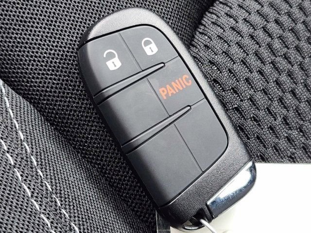 Used 2023 Jeep Renegade Latitude w/ Premium Group image 35