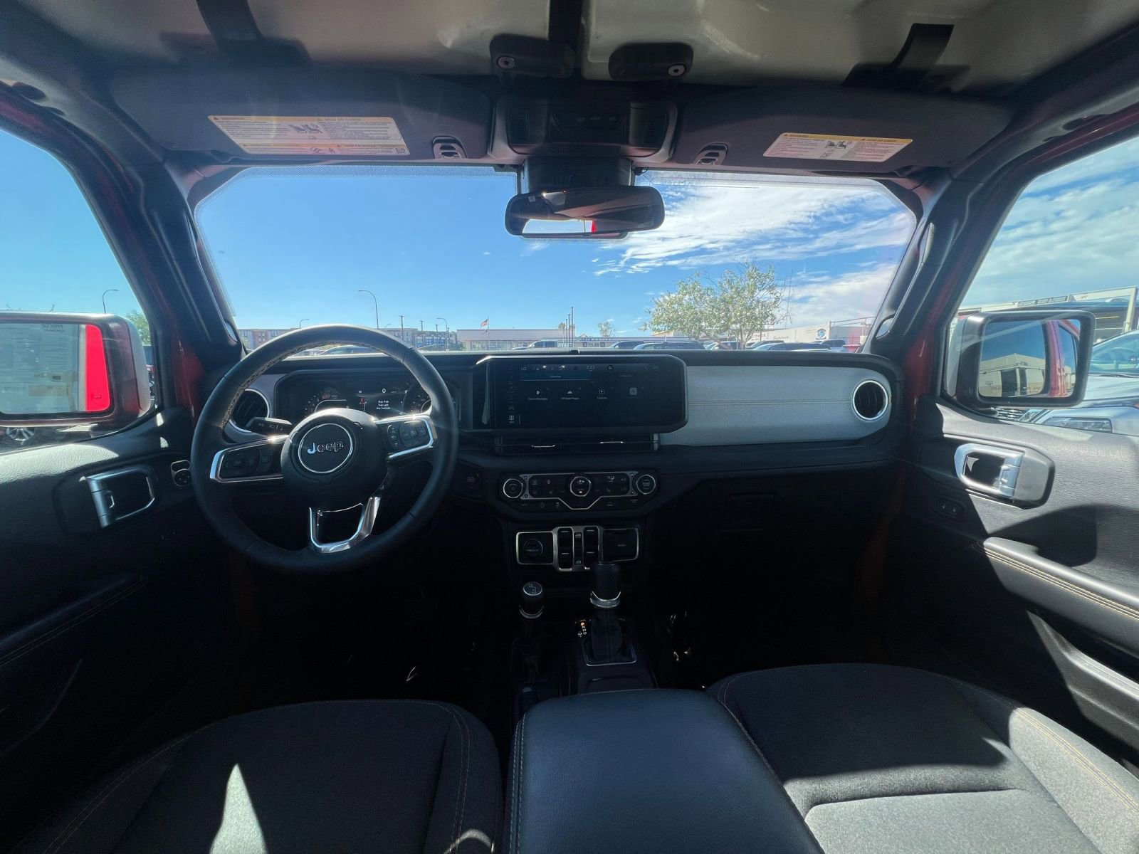 Used 2025 Jeep Wrangler Sahara image 33