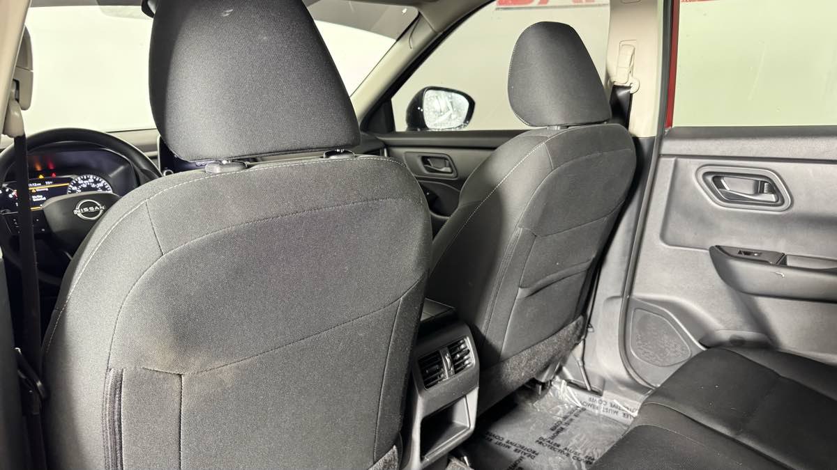 Used 2025 Nissan Rogue S AWD/4WD image 27