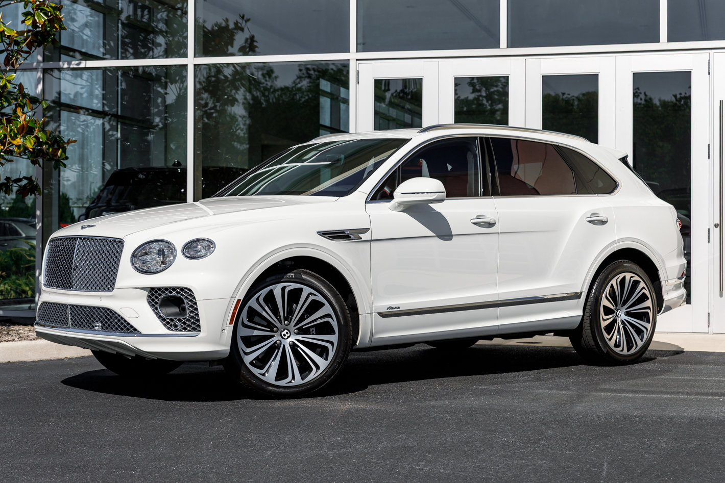 Used 2023 Bentley Bentayga AWD/4WD video 1