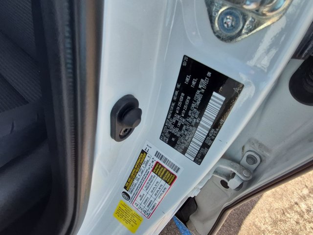 Used 2021 Toyota Highlander L FWD image 25