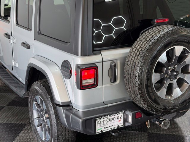 Used 2022 Jeep Wrangler Unlimited Sahara w/ Cold Weather Group AWD/4WD image 8