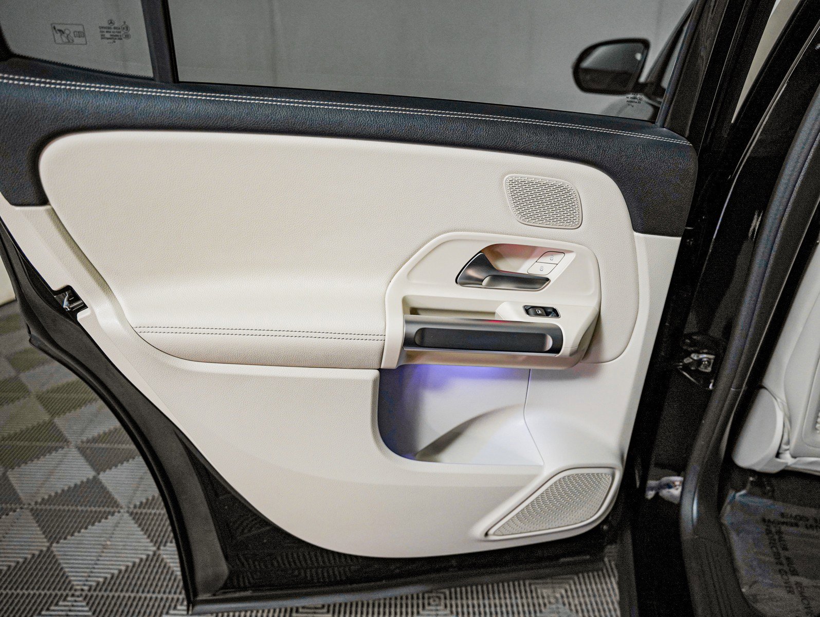 Certified 2023 Mercedes-Benz EQB 300 300 4MATIC image 25