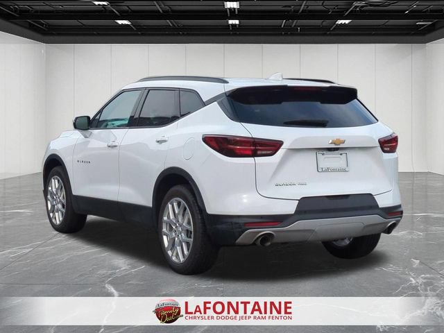 Used 2025 Chevrolet Blazer LT w/ Sound & Technology Package AWD/4WD image 3