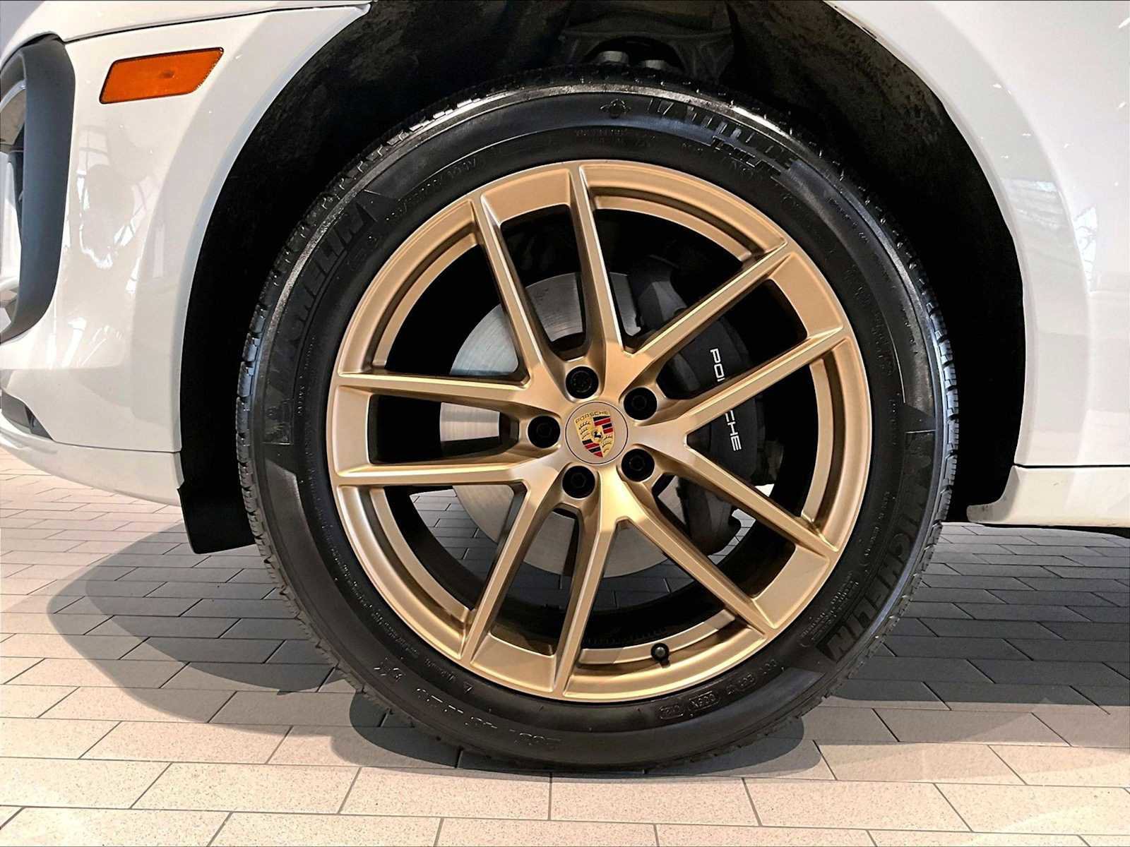 Used 2025 Porsche Macan image 14