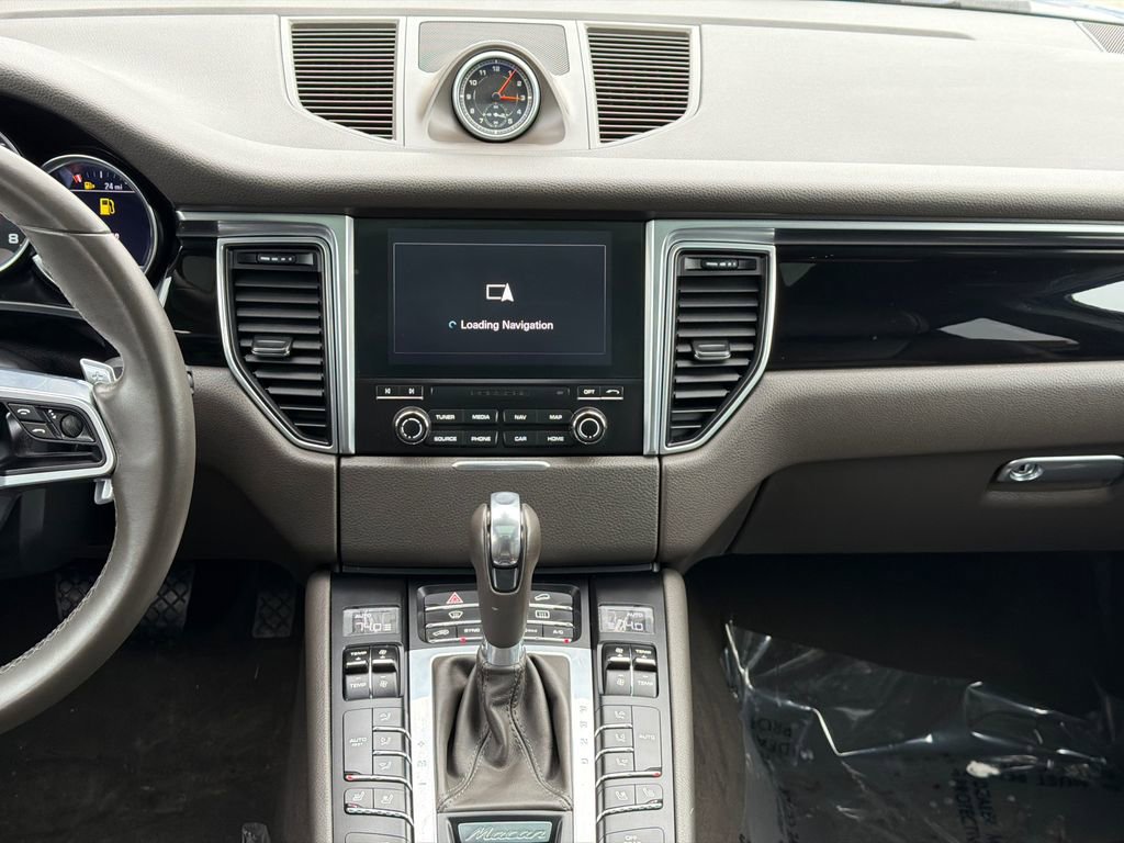 Used 2018 Porsche Macan image 18