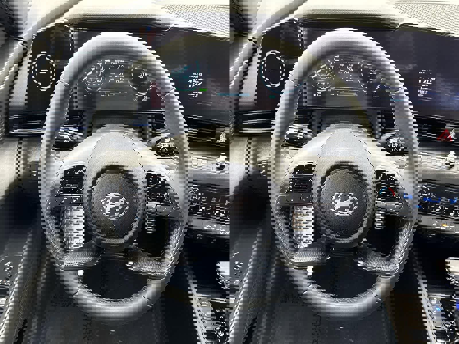 Certified 2025 Hyundai Elantra SEL image 9