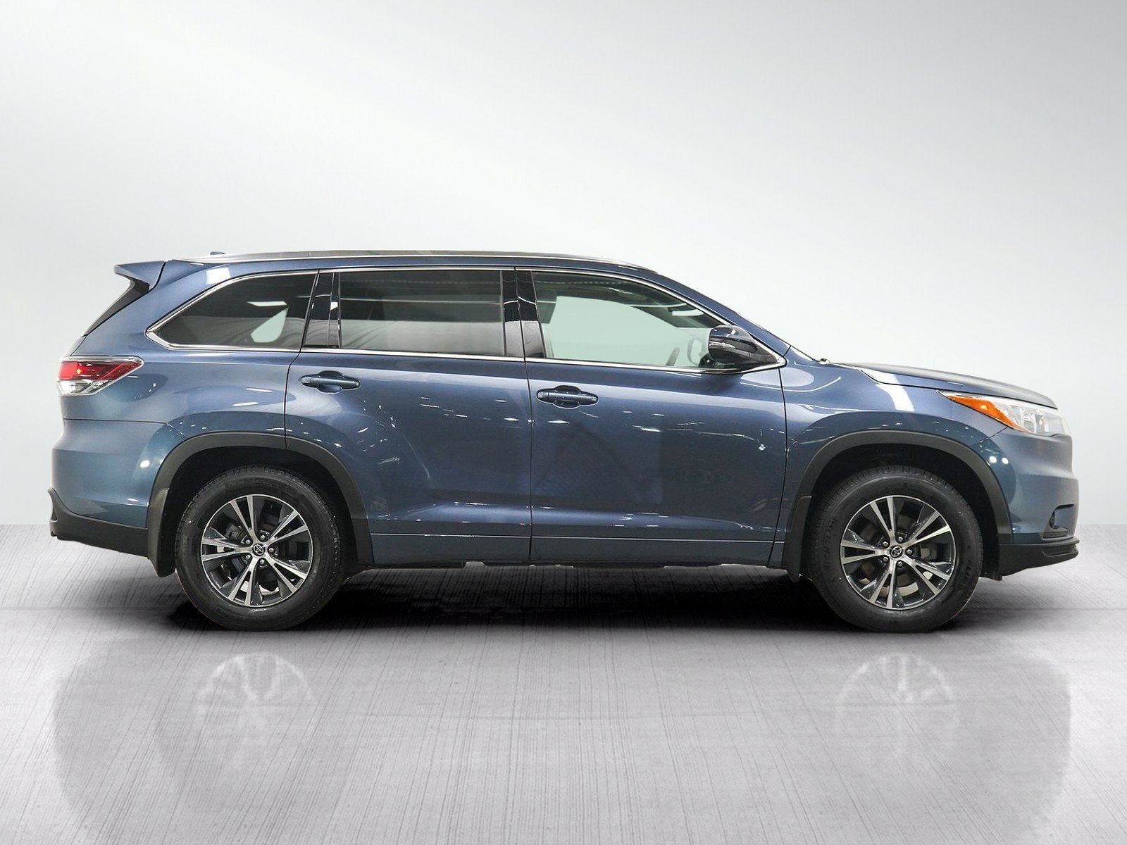 Used 2016 Toyota Highlander XLE AWD/4WD image 6