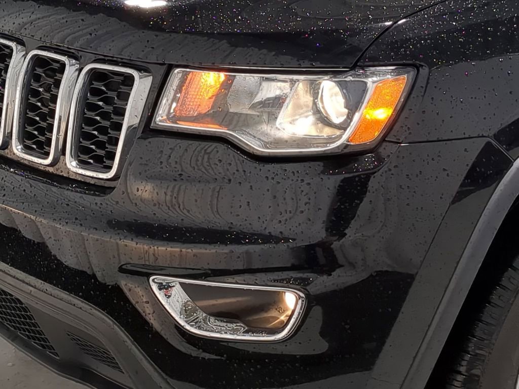 Used 2018 Jeep Grand Cherokee Laredo image 14