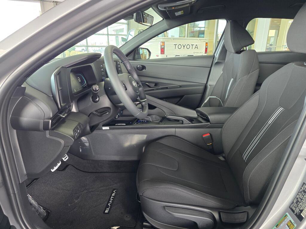 New 2026 Hyundai Elantra Sport w/ Cargo Package FWD image 17
