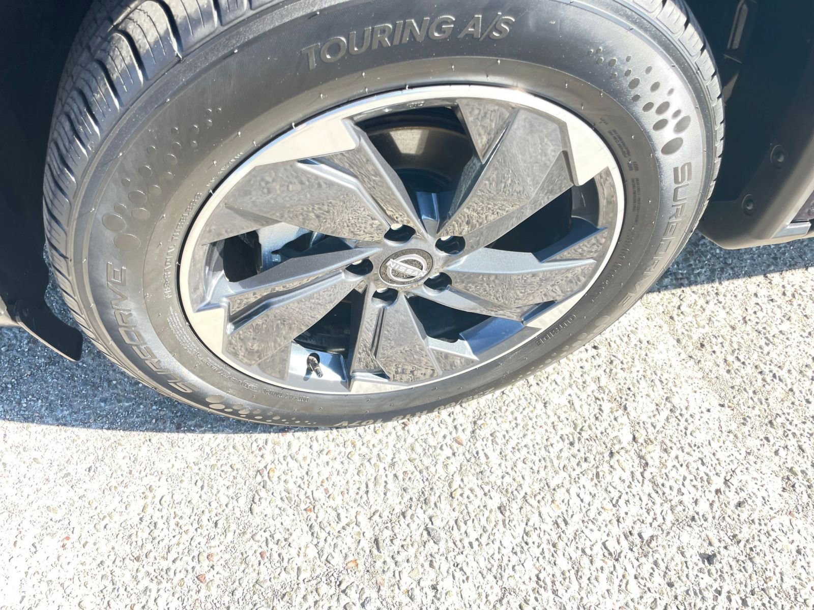 Used 2025 Nissan Rogue SV image 32