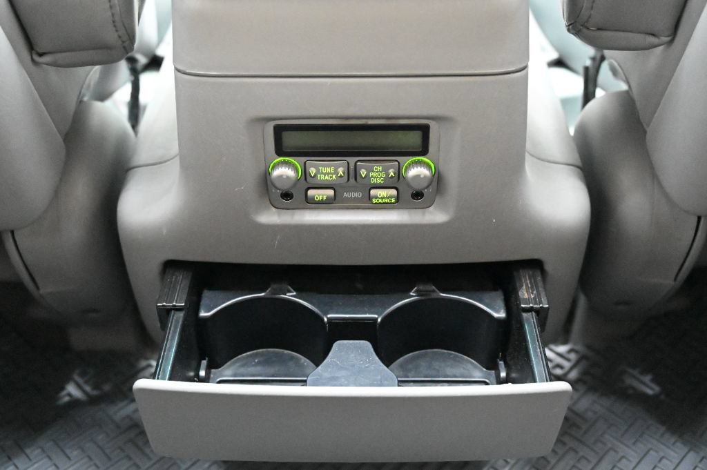 Used 2004 Lexus LX 470 4WD w/ Preferred Accessory Pkg image 47