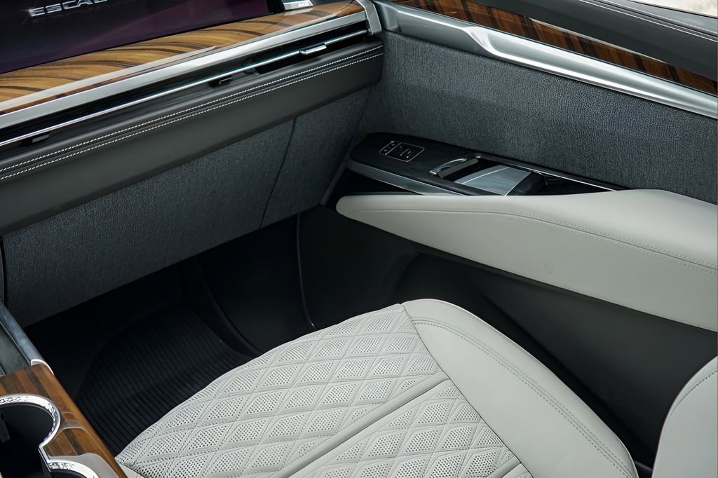 New 2026 Cadillac Escalade Platinum Sport w/ LPO, Floor Liner Package AWD/4WD image 26