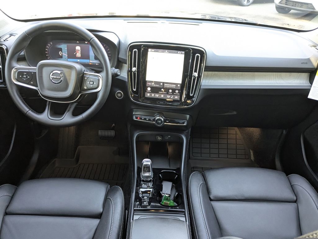 New 2026 Volvo XC40 B4 Plus w/ Protection Package Premier FWD image 15