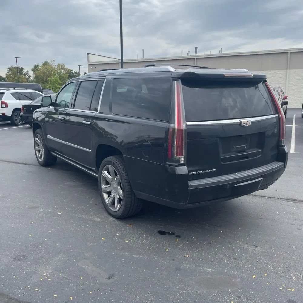 Used 2017 Cadillac Escalade ESV Premium Luxury AWD/4WD image 5