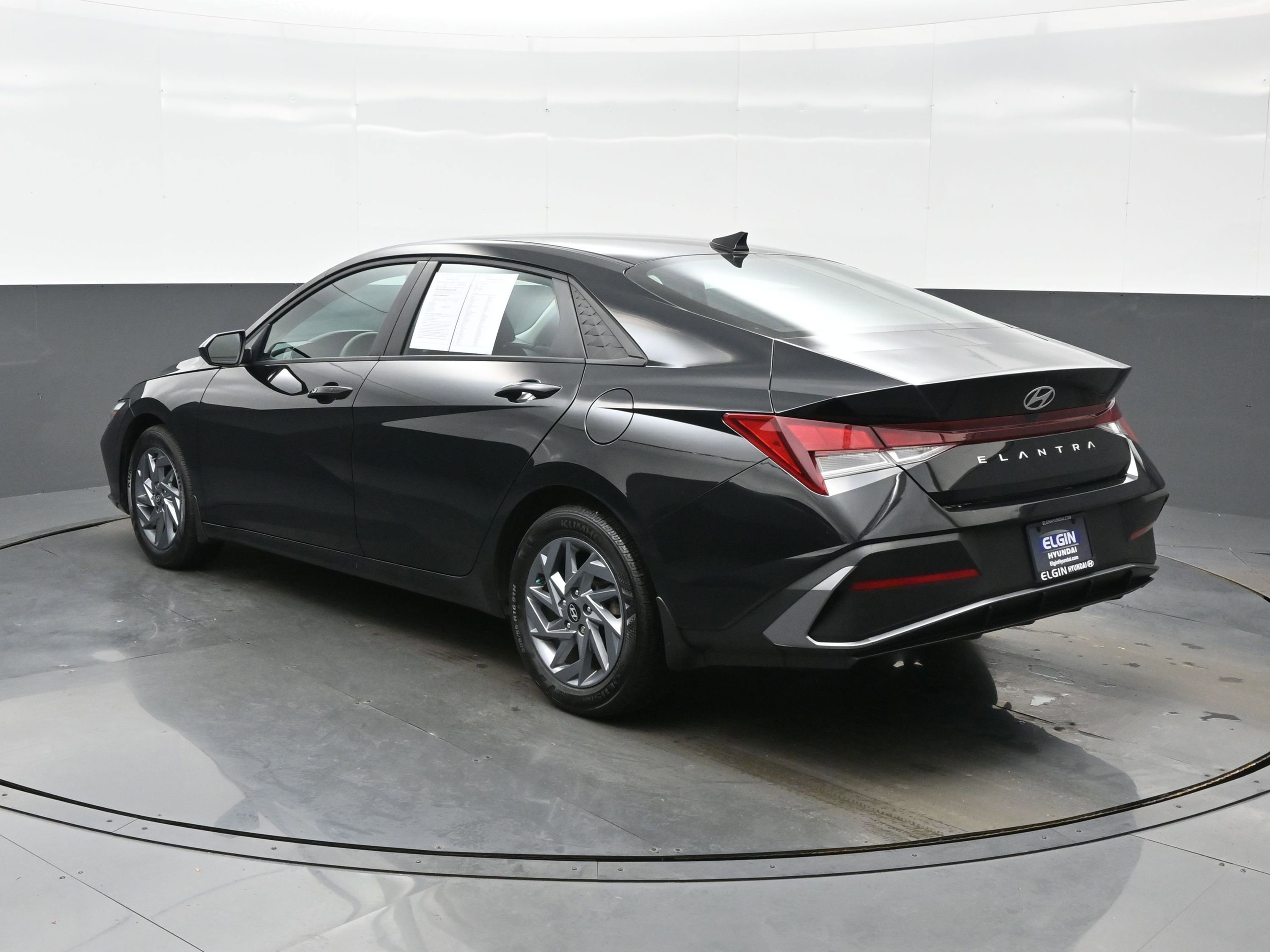 Used 2024 Hyundai Elantra SEL image 4