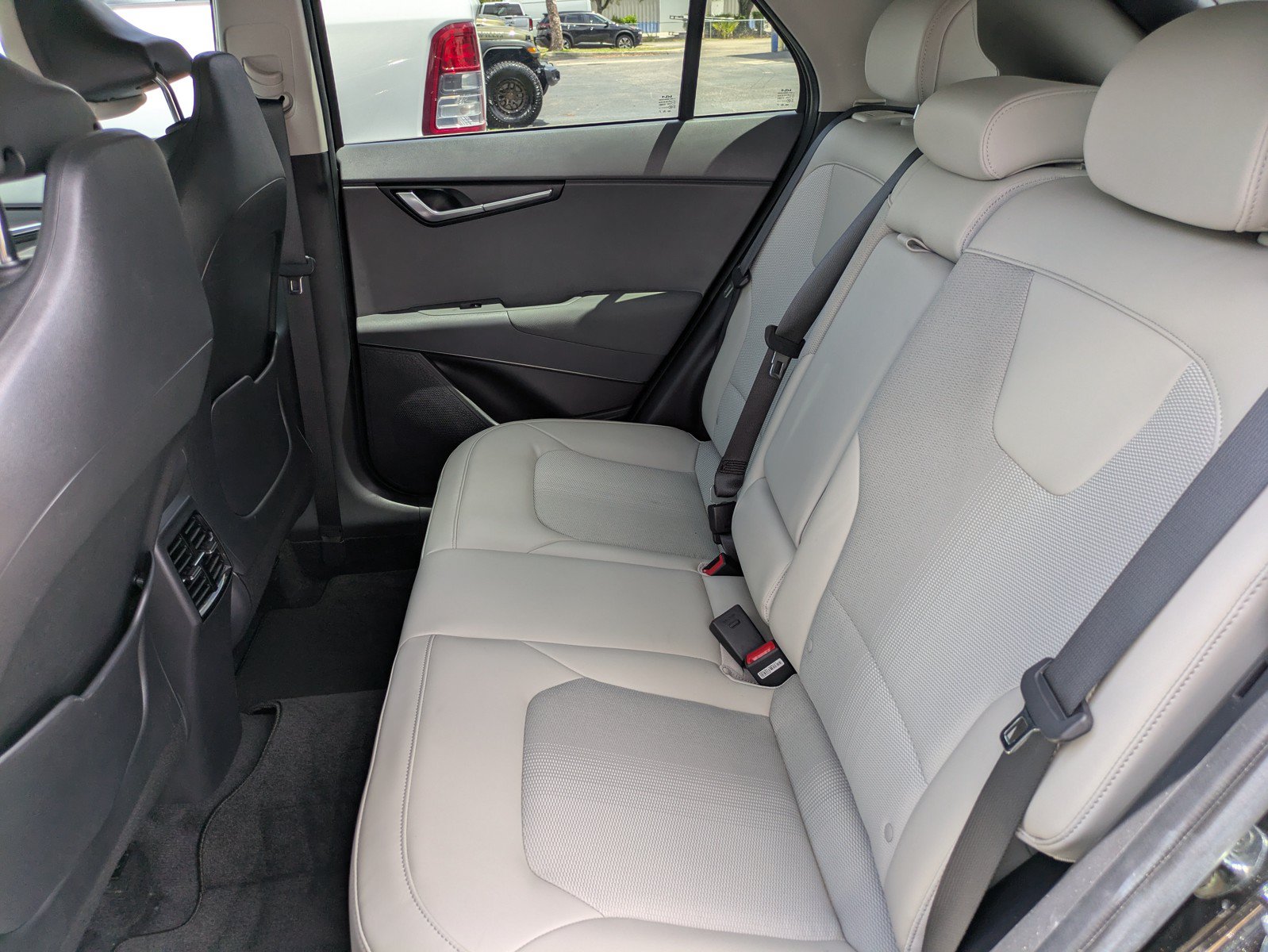 Certified 2023 Kia Niro EX FWD image 11