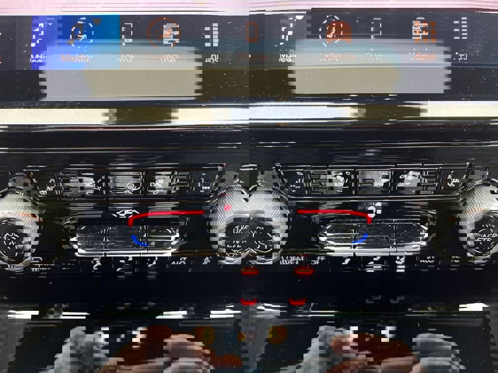 Used 2024 Jeep Grand Cherokee Overland w/ Luxury Tech Group IV image 25