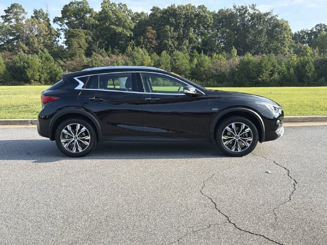 Used 2018 INFINITI QX30 AWD image 2